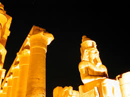 حلوة الحلوات Luxor_Temple_at_night_mf_112902
