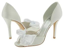 http://t1.gstatic.com/images?q=tbn:1cIROwmrvzFzYM:http://www.omwall.com/wp-content/uploads/2010/04/wedding-shoes2.jpg&t=1