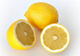مع الليمون-الحامض- 20 وصفه لجمالك و صحتك 24-Handy-Lemon-Tips-1