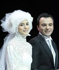  فستان زفاف ابنة الرئيس التركي يخالف كل التوقعات 5082