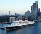 the QE2 cruise ship in - via Daymix