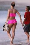 gallery_enlarged-rihanna-bikini-wedgie-05.jpg Picture -