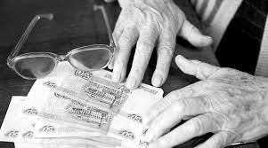 Медведев утвердил ужесточение наказания за невыплату зарплат и пенсий