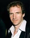 Ralph Fiennes - Pictures 1 - images?q=tbn:ANd9GcQ711lZdCaIJXSLOBw6S6ycp3nEokU5-iyHY707wydwni8esdujqyMUVw
