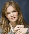 Jennifer Jason Leigh