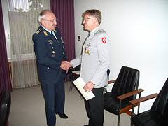 Ehrenkreuz der Bundeswehr für Theo Henke