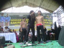 Atraksi Master Limbad Gagal, Satu Warga Terluka Terkena Pisau ...