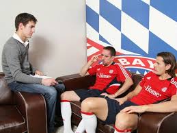 tz-Reporter Tobias Altschäffl im Gespräch mit Ribéry und Daniel van Buyten. Die beiden sind nicht nur Mannschaftskollegen ...
