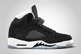 Vos chaussures pour la rentrée - Page 2 Images?q=tbn:ANd9GcQGtX_ltUYKzmob0XsXMmkb2SngFRe10GR2zLyBgWMspT-3wRC41w