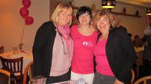 Volunteer Jan Casson (middle) with her friend Wendy (left) and ... - showmedia