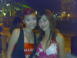 ME with Terence Cao \u0026amp; Cynthia Kok smoking outside backstage exit. - 04072007141