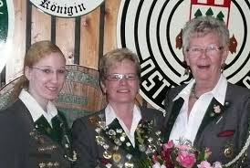 3. Königin Jessica Gamroth (links), 2. Königin Ingrid Busse ... - 1019038_web