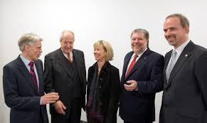 Dr. Dr. Andreas Barner, Otto Boehringer, Ministerin Doris Ahnen, Ministerpräsident Kurt Beck und Universitätspräsident Univ.-Prof. Dr. Georg Krausch (v.l.) ...