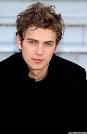 http://shannondg.files.wordpress.com/2008/10/tn2_hayden_christensen_2.jpg