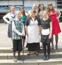 Die Schauspielerinnen der Theater-AG (von links): Kim Bihlmaier, Sophia Geiger, Lena Fichter (Schiltach), Jessica Meier (Vorderlehengericht), Verena Vischer ...