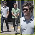 http://cdn01.cdn.justjared.com/wp-content/uploads/headlines/2007/06/adam-brody-bret-harrison.jpg