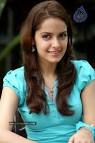 http://www.cinejosh.com/gallereys/actress/normal/orange_movie_actress_shazahn_padamsee_stills/orange_movie_actress_shazahn_padamsee_stills_007.jpg