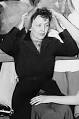 http://upload.wikimedia.org/wikipedia/commons/thumb/8/82/Edith_Piaf.jpg/220px-Edith_Piaf.jpg