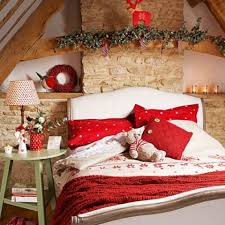 32 Adorable Christmas Bedroom Décor Ideas - DigsDigs