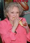 betty white eats a hot dog. Please leave a comment or rate this image! - BETTY-WHITE-HOT-DOG3
