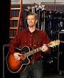 Chicken-Catching Country Crooner to Help Birds? | PETA.