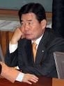 사실상 '제 손으로' 낙마