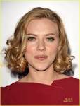 FYI: Scarlett is wearing the Roland Mouret Nora dress in lava red paired ... - scarlett-johansson-coach-cocktail-party-06
