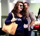 Lorde writes thank-you note to hometown fans in New Zealand local.