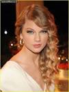 Photo : Taylor Swift Blue Dress Mean - 450_taylor-swift-wins-song-of-the-year-love-story-1662558572