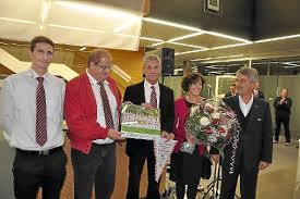 Zweiter Vorsitzender Benedikt Storz und Präsident Felix Müller (von links) haben den Coup eingefädelt. Auch Marie-Theres Müller wurde der Dank des Fanclubs ...