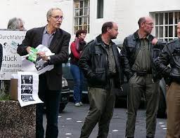 Manfred Grönig, erklärte am 27.9.04 bei einer Protestkundgebung vor dem Büro der Grünen seinen Parteiaustritt \u0026quot;...weil meine \u0026quot;große Leidenschaft für ...