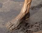 The father's bare feet – a not - via Daymix