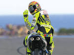 http://onlyhdwallpapers.com/wallpaper/valentino_rossi_so_he_is_bit_of_an_desktop_1024x768_wallpaper-334899.jpg