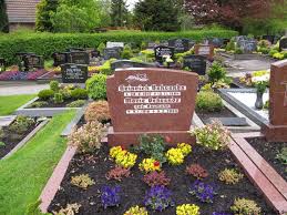 Grabstein von Heinrich Behrends (28.06.1912-13.11.1984), Friedhof Osteel. Häufige Nachnamen auf diesem Friedhof:
