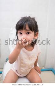 little pee girl|Little Girl Peeing Helped By Her写真素材419747107 | Shutterstock