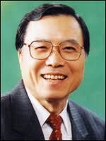 Ahn Choong-yong is a distinguished professor of the Graduate School of International Studies at Chung-Ang University. - 100430_p10_chaebol3