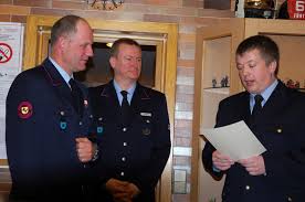 ... Stadtfeuerwehrverband Klaus Dalferth und zahlreiche Vertreter der Branddirektion, angeführt vom Leiter der Abteilung Einsatz Dr. Karsten Homrighausen ...