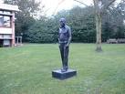 Institute of Astronomy, statue - via Daymix
