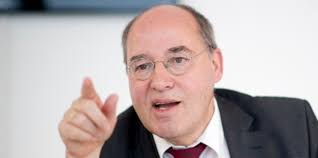 Gregor Gysi, Fraktionschef der Linken, erklärt, warum Deutsche nicht alles von Israel fordern dürfen - und wie die DDR sein Bewusstsein dafür geschärft hat. - gysi2_01.20110616-19