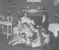 Dora Glatzel, Hanne Theuer, Elisabeth Arlt, Lene Theuer und Erika Rehmie, 1926. Von links: Dora Glatzel, Hanne Theuer, Elisabeth Arlt, Lene Theuer und Erika ...