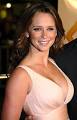 http://upload.wikimedia.org/wikipedia/commons/thumb/c/c6/Jennifer_Love_Hewitt_LF2.jpg/220px-Jennifer_Love_Hewitt_LF2.jpg