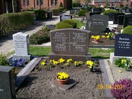 Grabstein von Bernhard Wilken (20.07.1906-04.04.1945), Friedhof Ditzumerverlaat. Häufige Nachnamen auf diesem Friedhof: