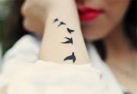 Los tatuajes en la muñeca para mujeres