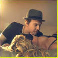 Gavin DeGraw gets cozy with