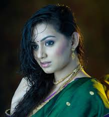 Shruti Marathe Marathi Actress Latest Photo Shoot: - shruti-marathe-marathi-actress-in-saree-latest-photo-shoot
