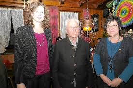 Vorsitzende Susanne Schmider (von links) ehrte für 30 Jahre Mitgliedschaft Josef Bühler und Andrea Fleckenstein. Foto: ZiechausFoto: Schwarzwälder-Bote
