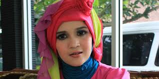 Wanita Cantik Ini Kembangkan Bisnis Hijab Lewat Komunitas - Kompas.com