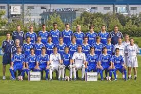 Hintere Reihe (v.l.): Betreuer Peter Nahke, Jan Temme, Richard Weber, Joel Matip, Fabian Gombarek, Timo Achenbach, Tim Bothen, Danny Blum, TW-Trainer Lothar ... - u17ft0