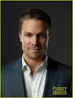 Stephen Amell gets into character as the Green Arrow in a still from the ... - stephen-amell-arrow-stills-08