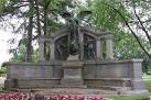 RMS Titanic Engineers Memorial - via Daymix